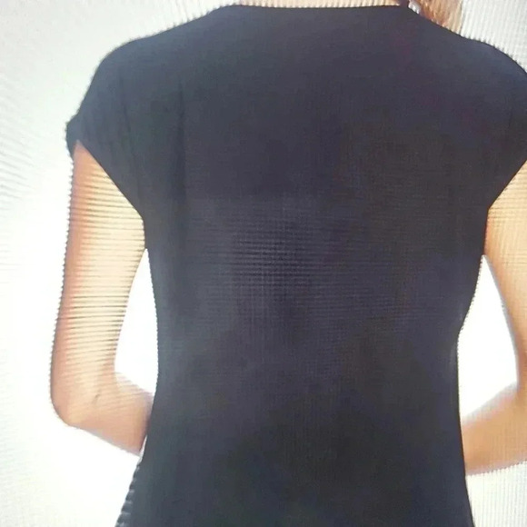 VINCE CAMUTO TOP - Picture 2 of 5